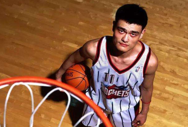 牢牢压制对 牢牢压制对