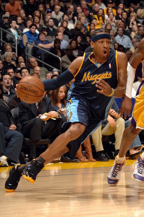 他依然冷静 他依然冷静