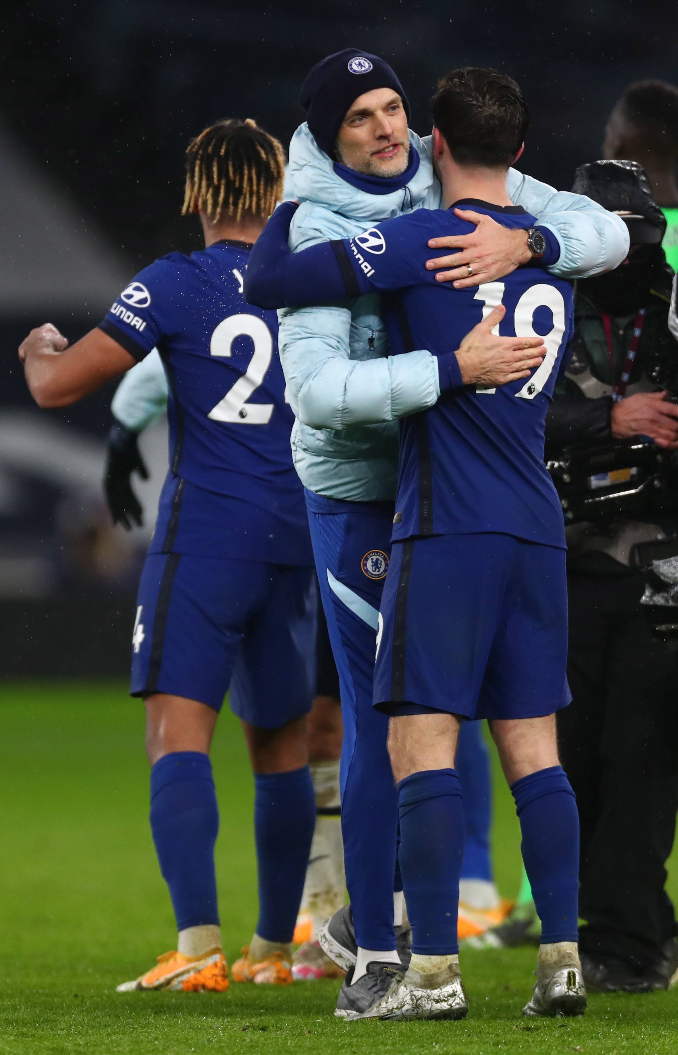 表现稳健 表现稳健