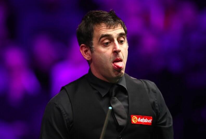 会不自觉地 会不自觉地