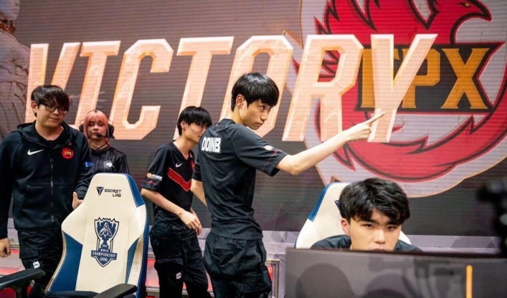 39岁8天，莫德里奇成为欧冠送出助攻第三年长的球员